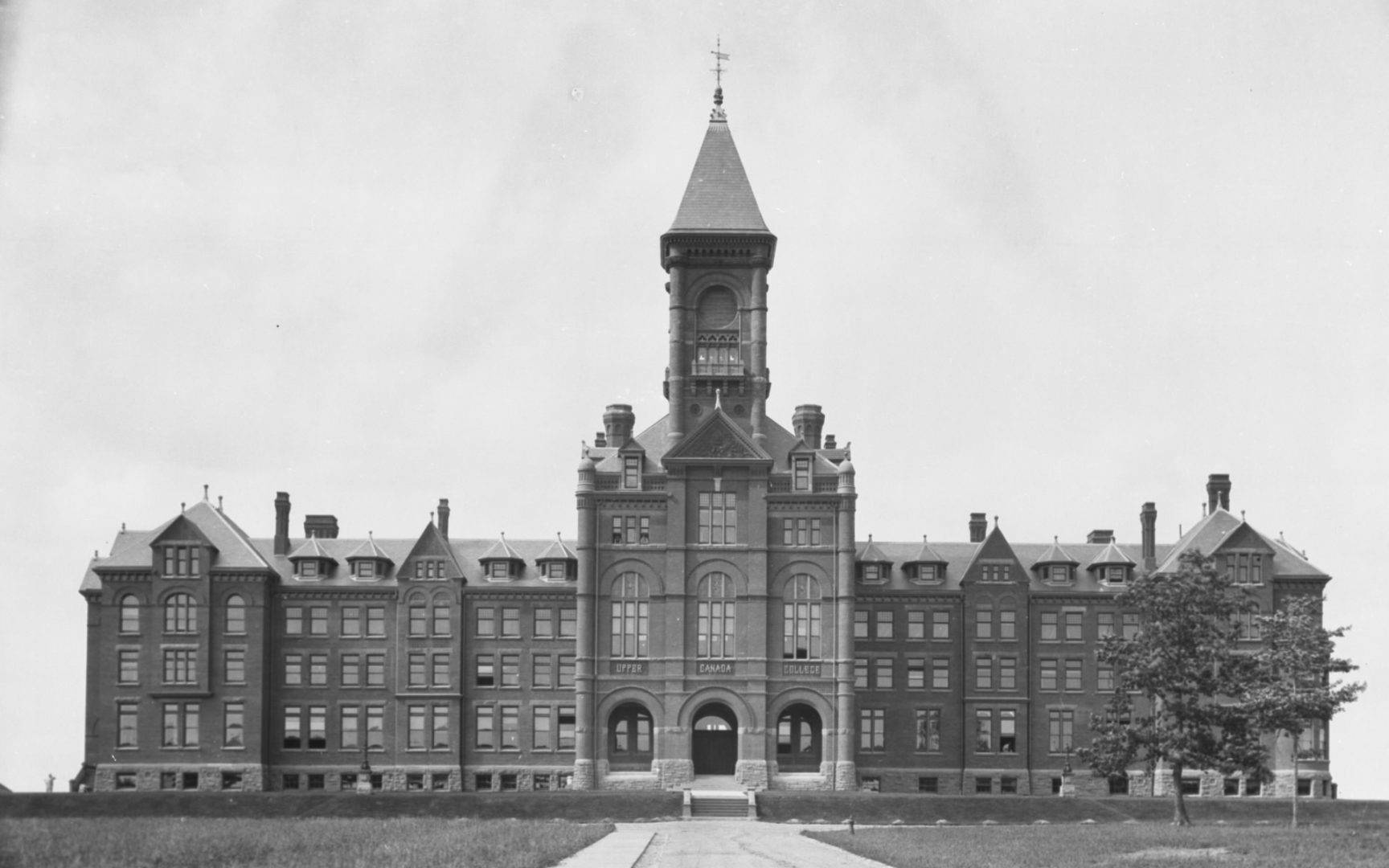 Upper Canada College (opened 1891), Lonsdale Rd., n. side, betw. Oriole Parkway & Forest Hill Rd.